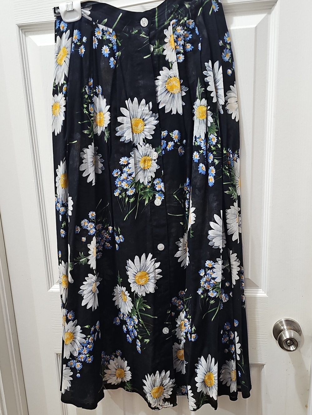 Black Floral Daisy Button-Front Midi Skirt Size 8